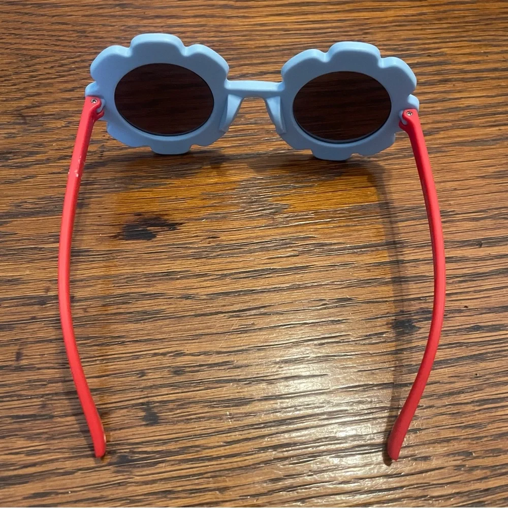 Kids Flower-Shaped Sunglasses - White and Red